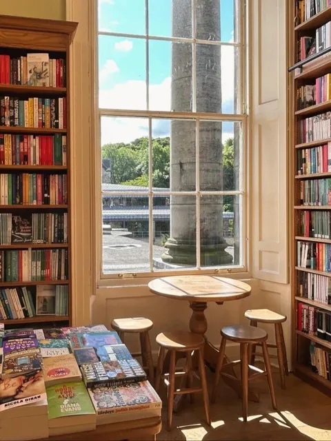 Reading Nook | The Bookstore That “Steals” Sunlight 🌞
