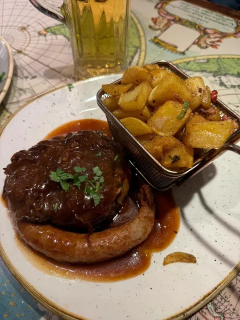 🇩🇪 Düsseldorf’s Famous Pork Knuckle 