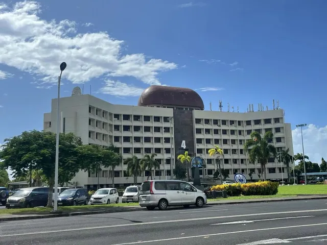 🌏 Around the World by Car - 6th Continent: Apia, Samoa! 🚗💨