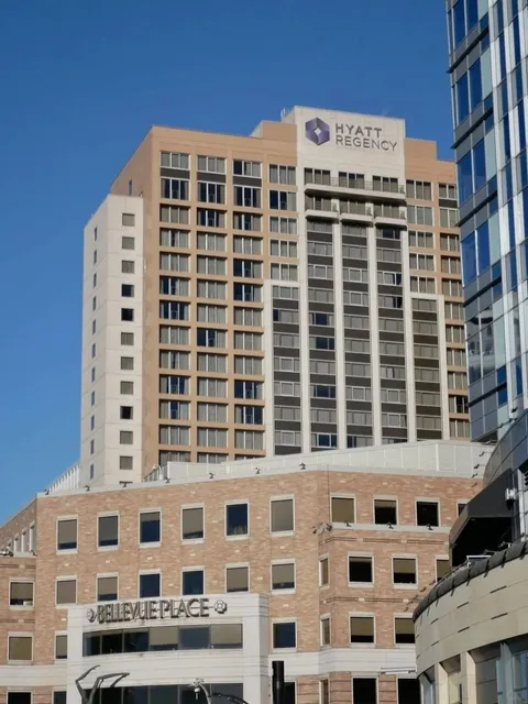 My Go-To Hotel in Bellevue! Great Location, Safe & Affordable 🏨💖