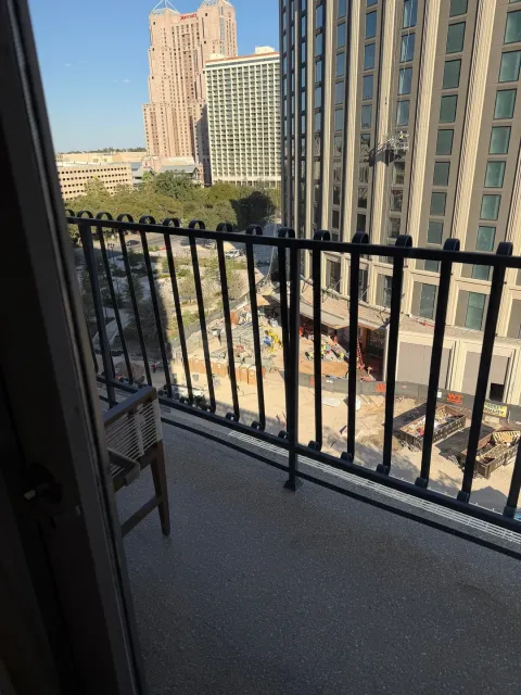 The Perfect Place to Stay for the River Walk & the Alamo 🏨🌳