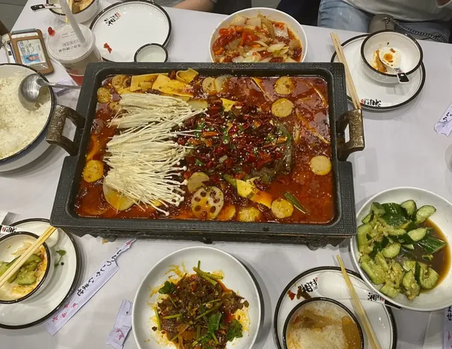 Ottawa Foodie Guide 🇨🇦 Must-Try Eats & Drinks