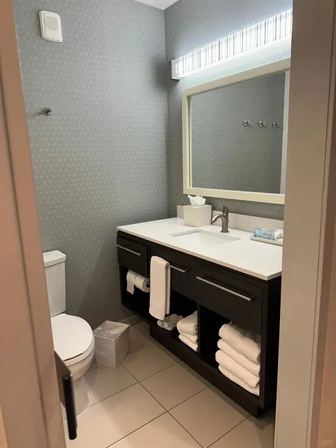 Working Hard, Playing Vegas – This Hotel Gave Me Hope! 🛠️🎰