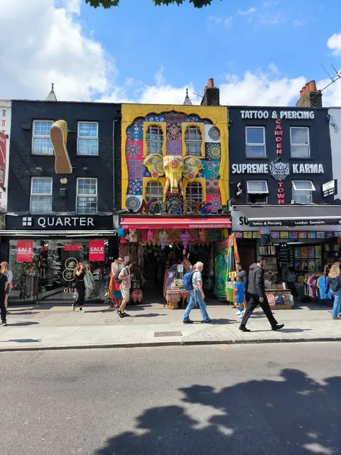 Toronto’s Top 8 Farmers’ Markets: Fresh Finds & Flavors Galore! 🍓🥦🧀