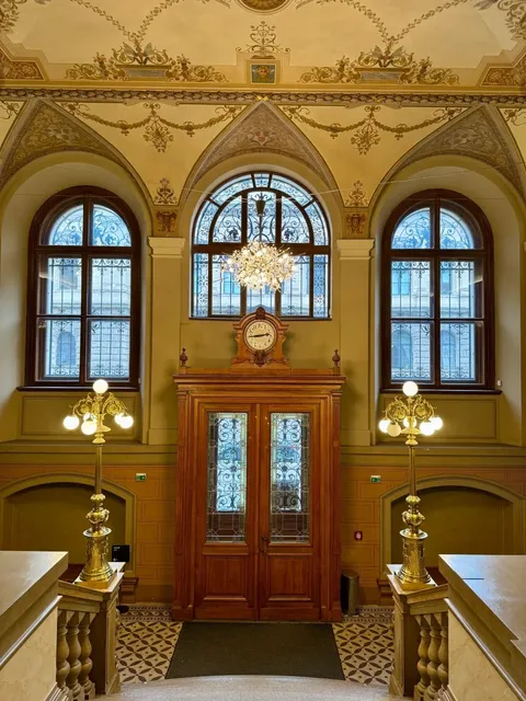 ​​🖼️ Prague Beyond the Squares 