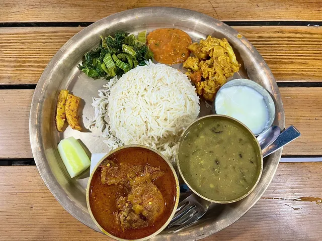 🇳🇵 From Kathmandu Airport to Thamel: Money & SIM Card Near-Disaster