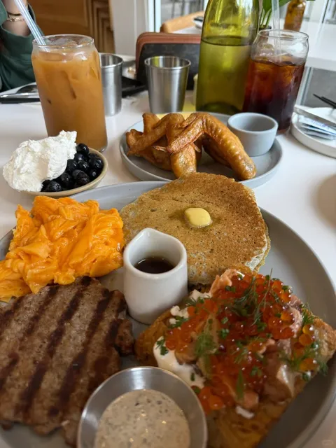 🥞LA Hidden Gem Brunch | L.A. Eats 😋