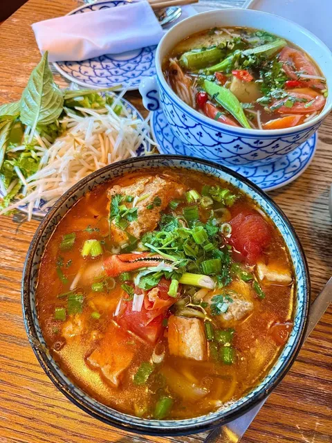 ​​🇨🇦 Vancouver's Michelin-Starred Vietnamese Feast 🍜✨​​