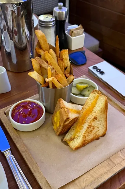 Reportedly the Most Worth-It Seafood Platter in a Las Vegas Hotel 🦞