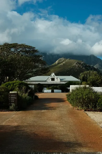 South Africa’s BOSJES | A Church’s Light Awakens the Entire Valley