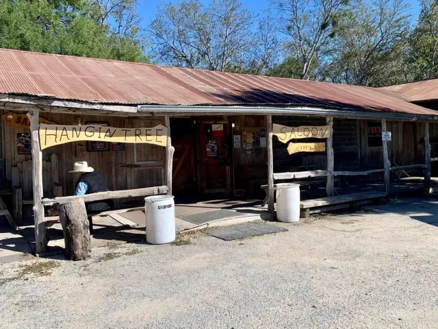 A Great Old-School Local Bar! 🍻🎶