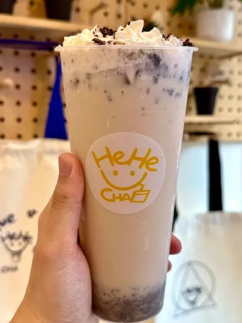 🔥 NYC’s Viral Fruit Tea Shop Has Free Mystery Keychains!