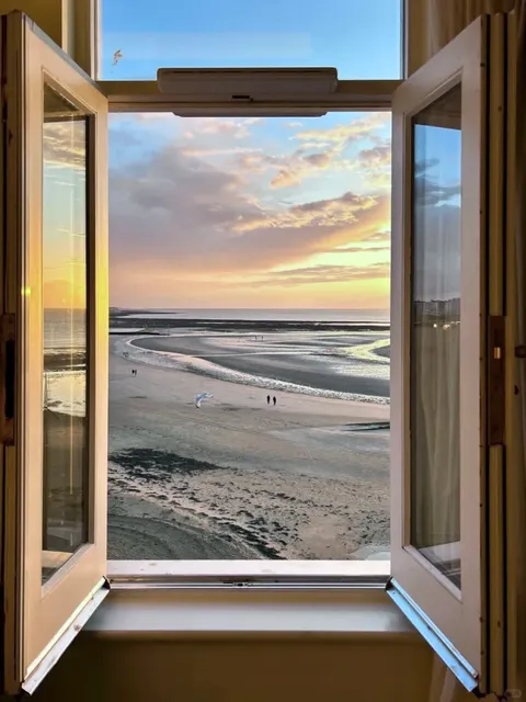 🇬🇧 Just 1.5 Hours from London: The Ultimate East Coast Escape! 🌊