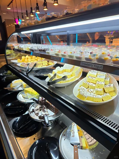 Boston | The Newest All-You-Can-Eat Seafood Buffet Heaven! 🦞🦀