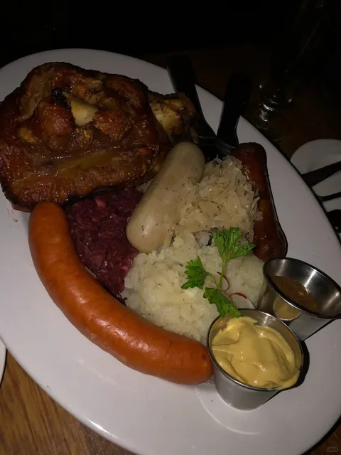 The best German pork knuckle in New York is at Heidelberg! 🍔