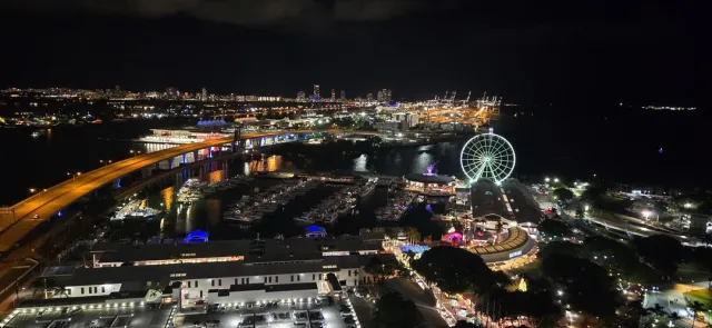 Miami’s Stunning Views & Prime Location Hotel! 🏨✨