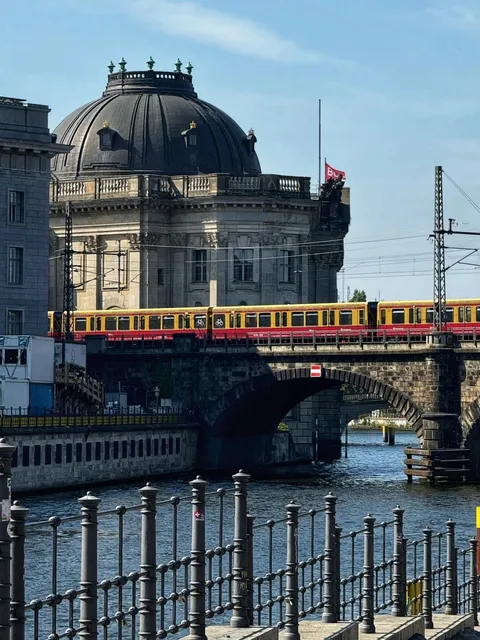 🇩🇪 “Before the Berlin Wall fell, no one believed it would fall.”