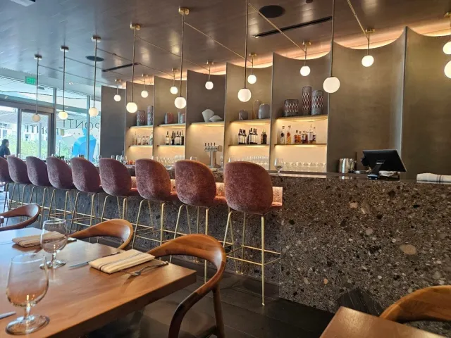 🌟 A Beautiful & Elegant Restaurant 