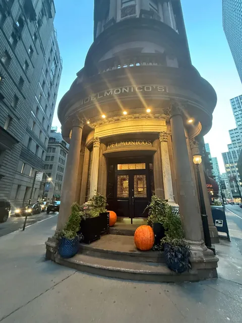 🥩 NYC's Oldest Steakhouse & the Cash vs. Card Trend