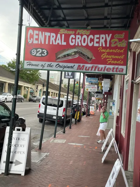 Amazing Food Tour! 🚶‍♀️🍴