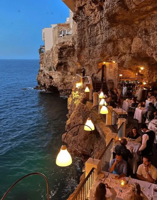 Italy’s Cave Restaurant: Dining in a 1,700-Year-Old Seaside Wonder! 🌊