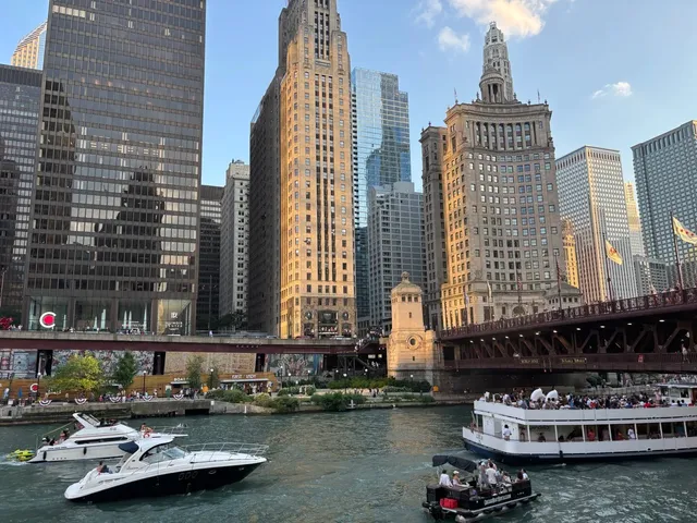 ​​Chicago River Architecture Tour: Skyline Magic at Sunset! 🌆✨​​
