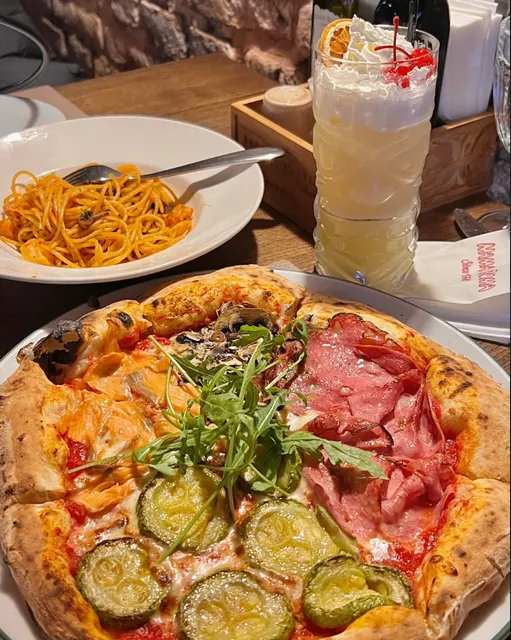 Saint Petersburg | This Pizza Spot is LEGENDARY! 🍕🇮🇹