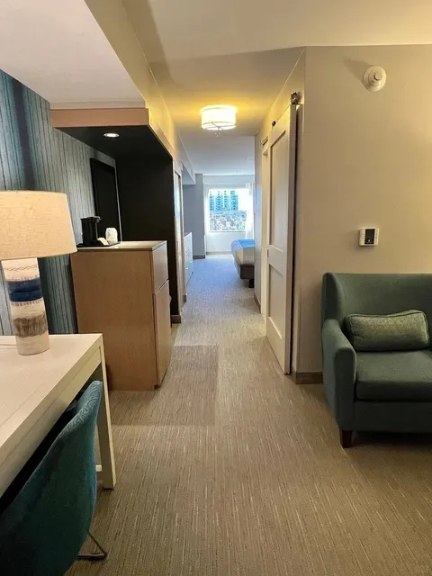 🏨 Affordable Hotel in Anaheim, LA | 10-Min Walk to Disneyland! 🌟