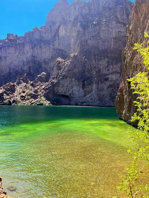 A Must-Visit Emerald Lake Before Leaving Las Vegas! 💚🚣♀️