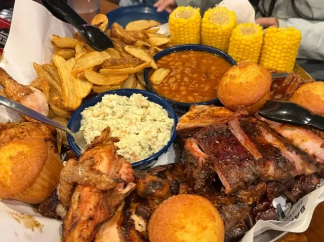 📍 Famous Dave’s BBQ Shack - An Honest Review 🍖