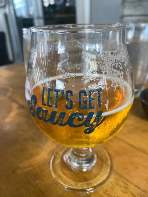 Great Food at a Cool Spot in Miami! 🍻🌿