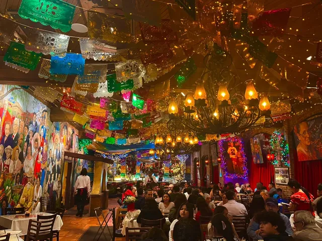 🌉 San Antonio: Texas' Charming River City