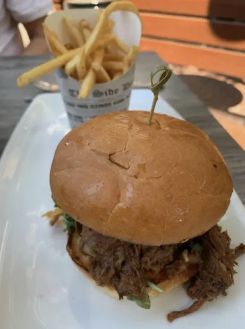 🍸 Upscale Bar Bites – A Gaslamp Gem! 🥪