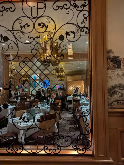 New Orleans' Most Famous Restaurant: Commander's Palace 🏰