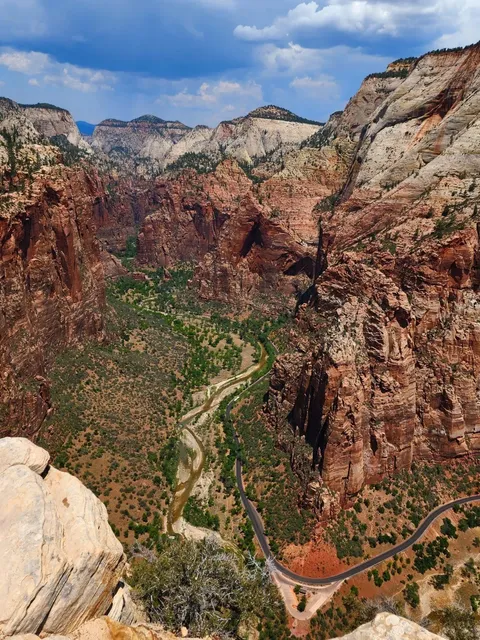 🏔️ Winter Hiking in Zion National Park (With Map & Route Tips)