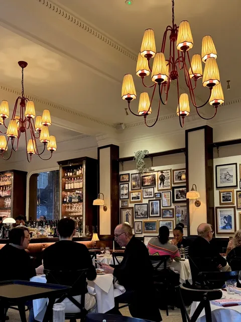 London Date Spot: A Traditional French Bistro with Old-School Romance