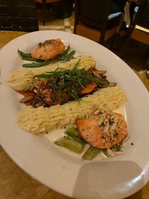 Las Vegas Venetian Food | Grand Lux Cafe 🎰