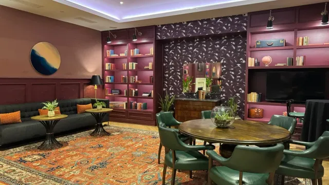 Beautiful Hotel, Super Convenient Location! 🌿📍