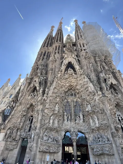 The Sagrada Família 🏰✨（1）