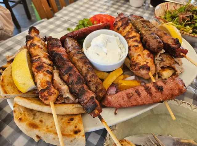 Greece Travel Guide: Must-Try Local Eats 🇬🇷🍴