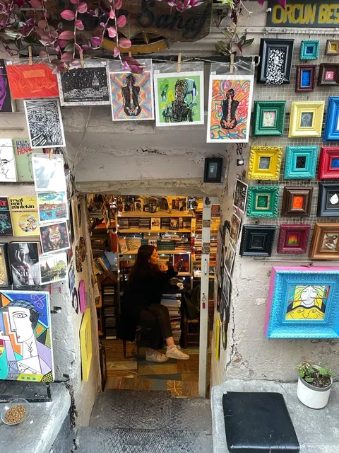 🇹🇷 ​​Istanbul’s Hidden Gems: Bookshops & Vintage Stores​​