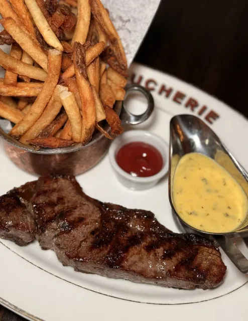 🌟 Loved the Holiday Decor & the Food Was Fantastic! 🎄🍽️