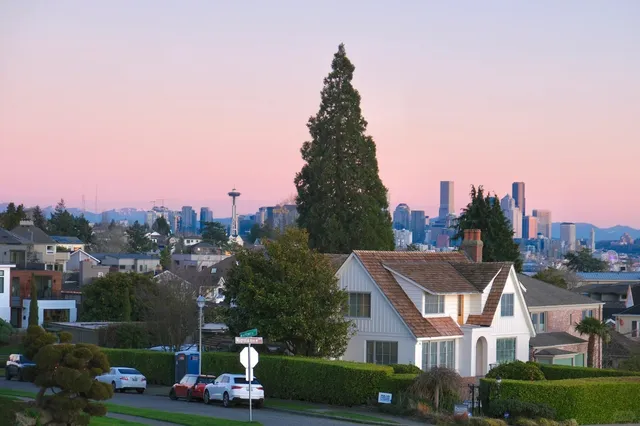 Seattle Weekend | City Skyline & Snowy Mountain Views