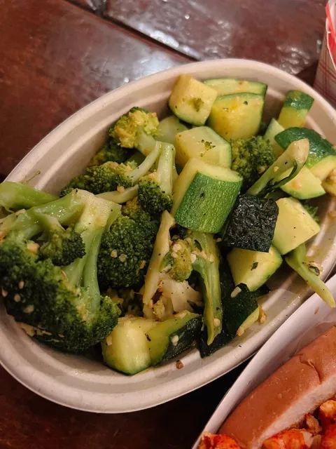 Yankee Lobster – A Local-Recommended Lobster Roll Spot in Boston 🦞🍽️