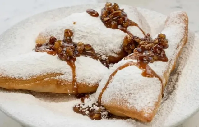 🍳 Huey's: A Taste of New Orleans on Savannah's River Street 🌊