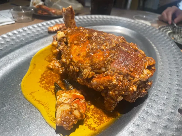 Boiling Crab Hand-Seized Seafood: Austin’s Spicy, Saucy Sensation! 🦞