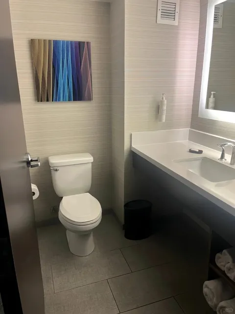 Close to Las Vegas Convention Center: Affordable & Spacious Hotel!