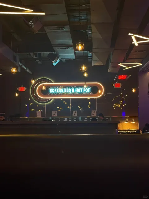 Hot pot and barbecue are much more enjoyable when eaten with friends 