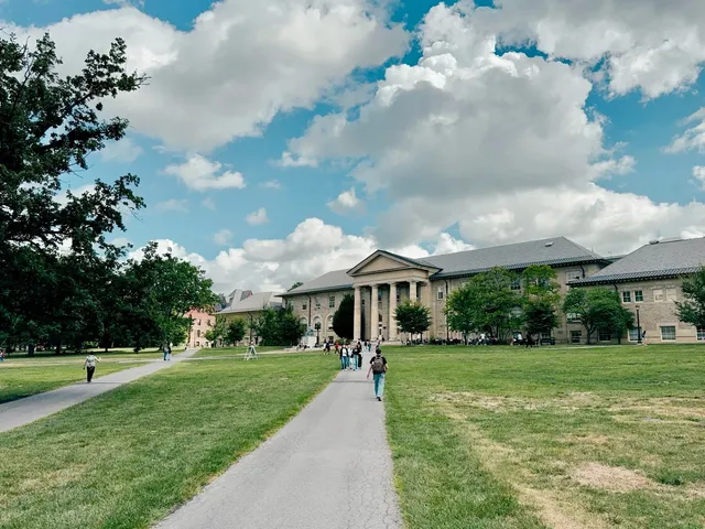 Nestled among the mountains ⛰️🌆