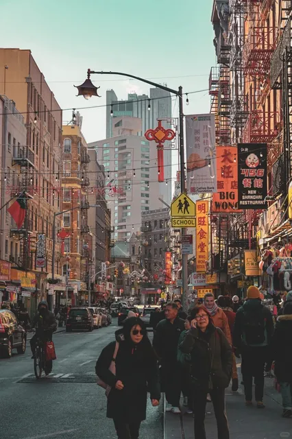 🍜 New York’s Chinatown: A Feast for the Senses 🎉🛍️
